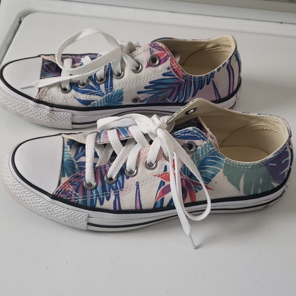 Tropical Pint Low Top Chuck Taylors Size 7 - Picture 4 of 5